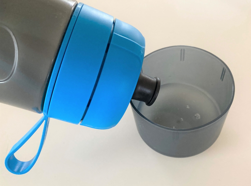 ブリタ ボトル型浄水器  アクティブのフタ部分をコップとして使用